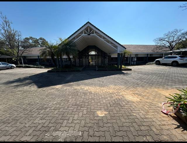 1,610M² OFFICE FOR SALE IN WOODMEAD